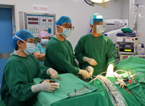 微创精术 再攀高峰｜望京医院外科完成院内首例经腹入路腹腔镜下左侧肾上腺切除术